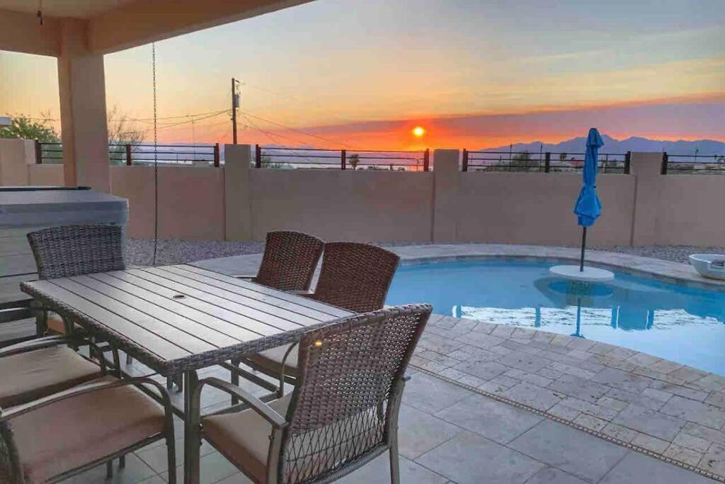 Havasu Retreat! Pool, Spa, Gym & View レイク・ハヴァス・シティ エクステリア 写真