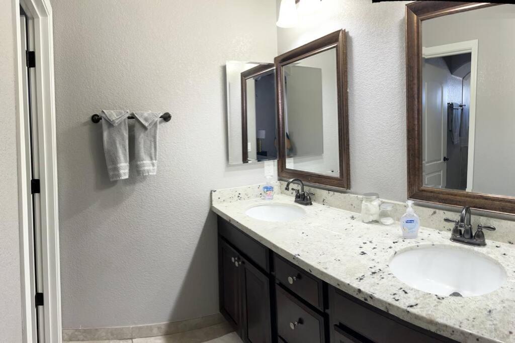 Havasu Retreat! Pool, Spa, Gym & View レイク・ハヴァス・シティ エクステリア 写真